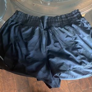 Lululemon 2.5" Hotty Hot Shorts - Black Camo
